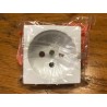 TAPA ENCHUFE BL. POLAR 2 POLOS MÁS TOMA TIERRA DESPLAZADA SM-100 40938.18