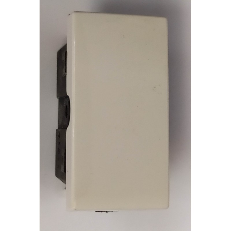 INTERRUPTOR UNIPOLAR ESTRECHO CON TECLA EN BLANCO