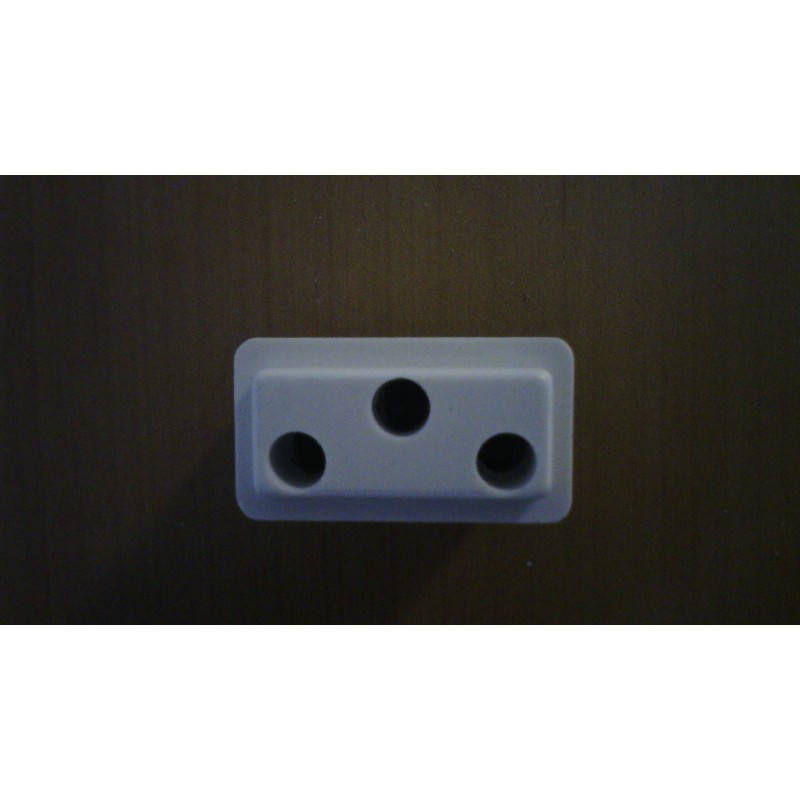 BASE ENCHUFE TOMA DE TIERRA DESPLAZADA 10A 250V