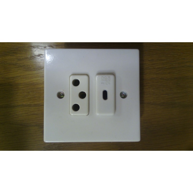 PORTAFUSIBLE PARA FUSIBLE T0 + BASE IRREVERSIBLE 2P+TT BTICINO