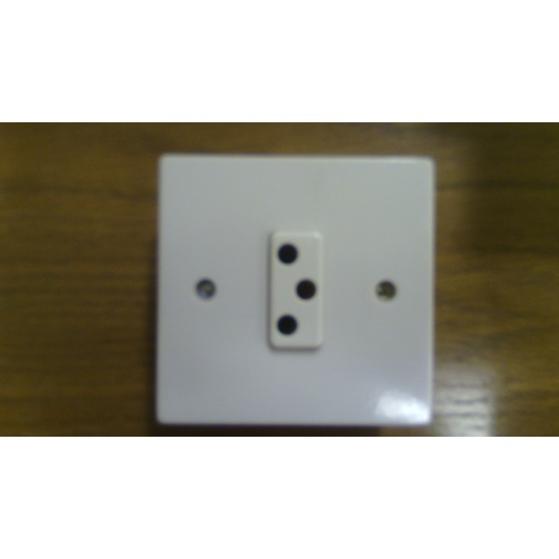 BASE IRREVERSIBLE BIPOLAR CON TOMA DE TIERRA BTICINO