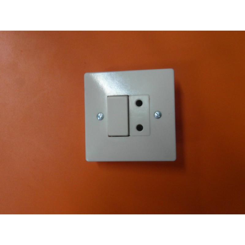 conmutador mas enchufe