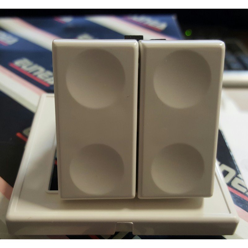 Doble interruptor 10a-250 V blanco M TAMESIS 46112.02