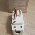 CLAVIJA SIMON DE ENCHUFE TRIPOLAR CON TOMA DE TIERRA 16 A 380 V