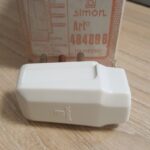 CLAVIJA SIMON DE ENCHUFE TRIPOLAR CON TOMA DE TIERRA 16 A 380 V