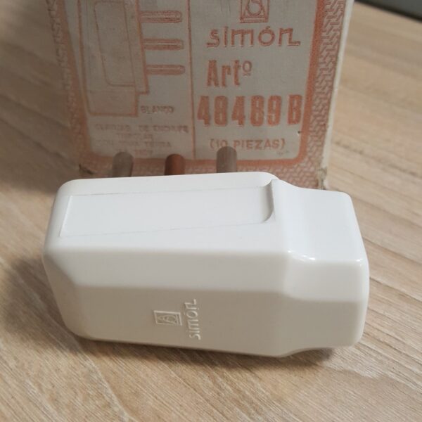 CLAVIJA SIMON DE ENCHUFE TRIPOLAR CON TOMA DE TIERRA 16 A 380 V 4 CLAVIJA SIMON DE ENCHUFE TRIPOLAR CON TOMA DE TIERRA 16 A 380 V