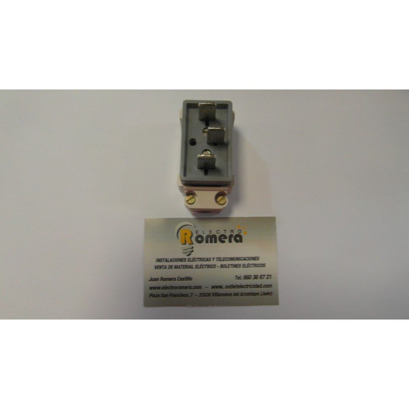 CLAVIJA TRIPOLAR 16A 380V GRIS 3020-G