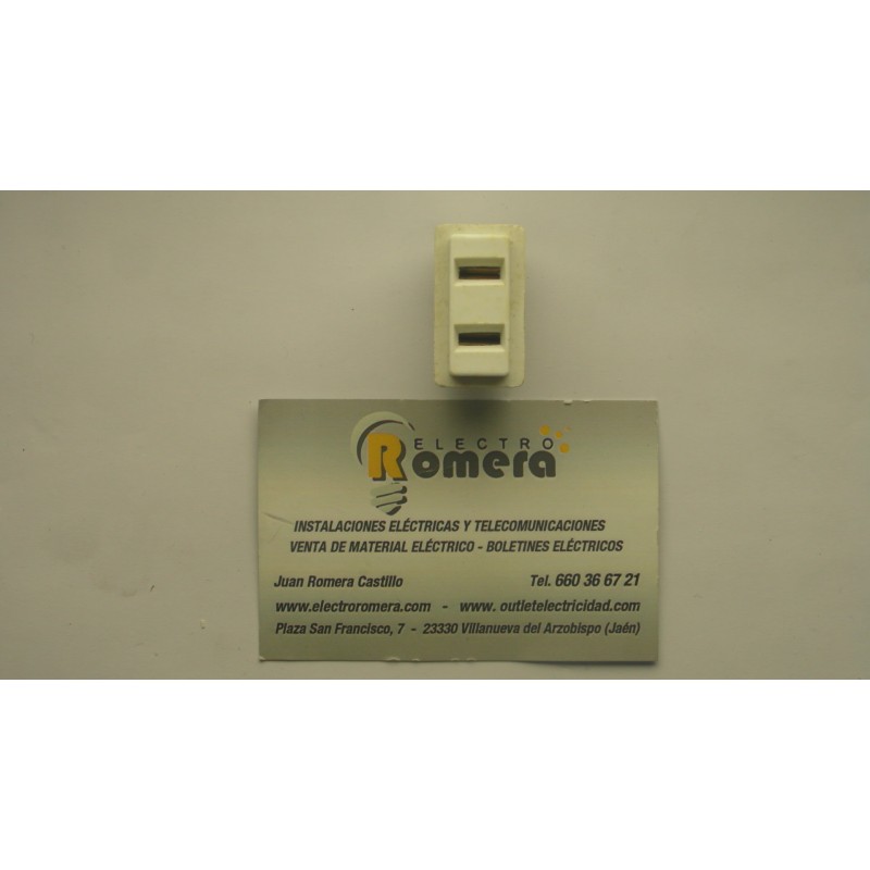 ENCHUFE BLANCO PARA CLAVIJA AMERICANA 1 MODELO BJC