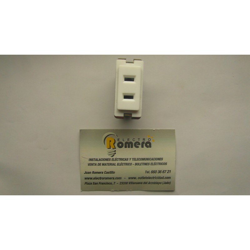 ENCHUFE PATILLA PLANA AMERICANA ESTRECHA