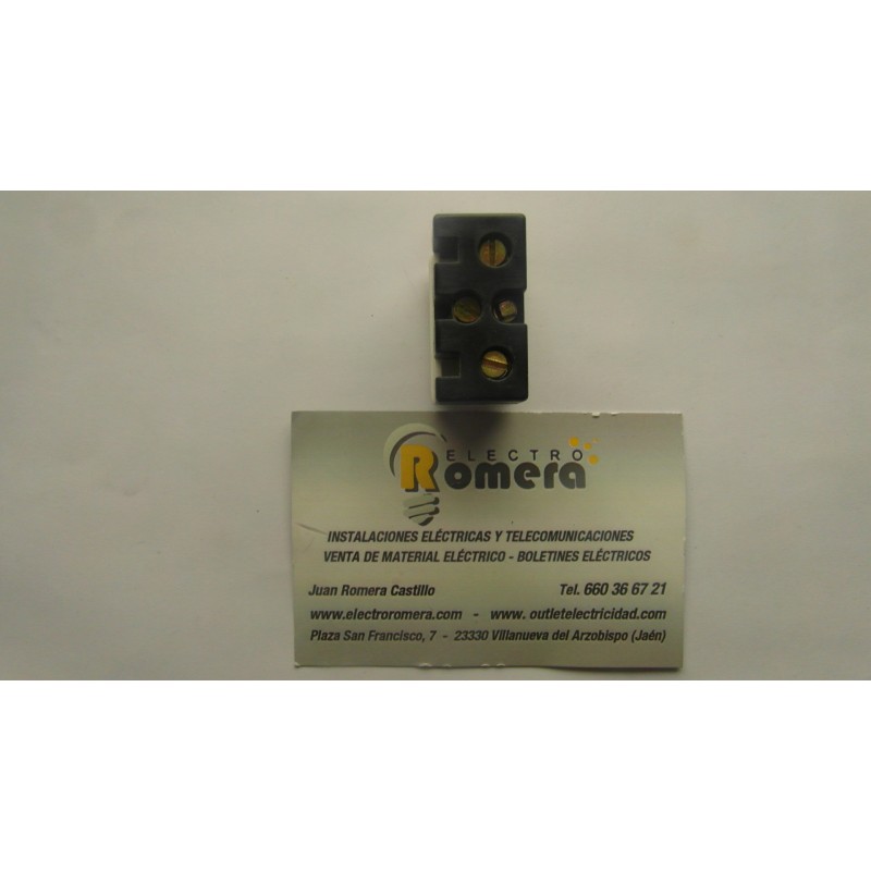 BASE DE ENCHUFE T.T DESPLAZADO 4 BASE DE ENCHUFE T.T DESPLAZADO
