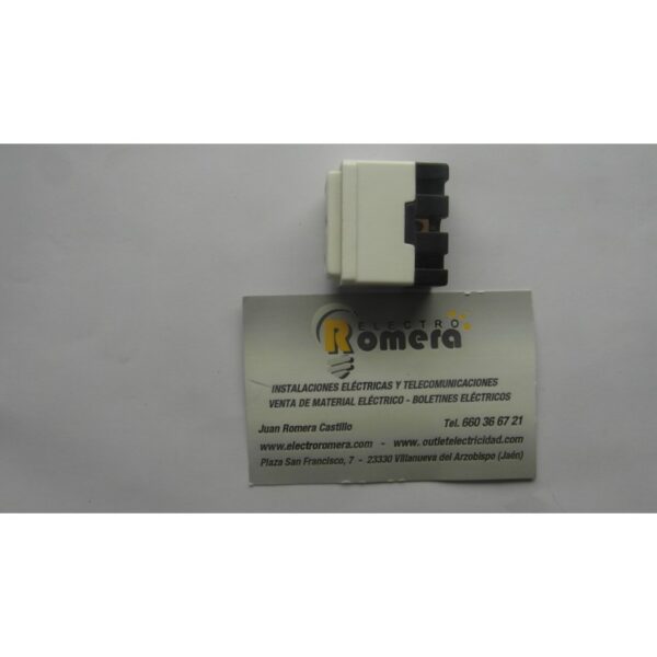 BASE DE ENCHUFE T.T DESPLAZADO