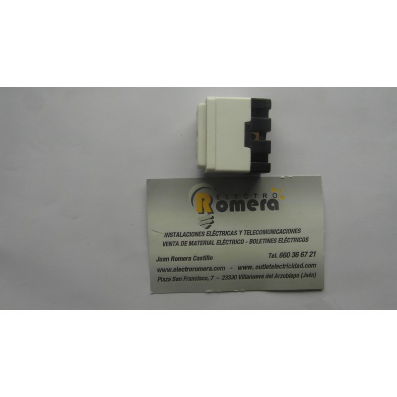 BASE DE ENCHUFE T.T DESPLAZADO 5 BASE DE ENCHUFE T.T DESPLAZADO