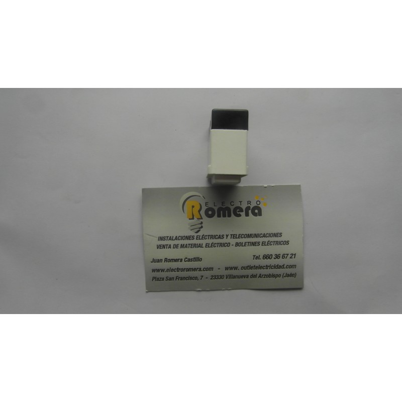 BASE DE ENCHUFE T.T DESPLAZADO 6 BASE DE ENCHUFE T.T DESPLAZADO