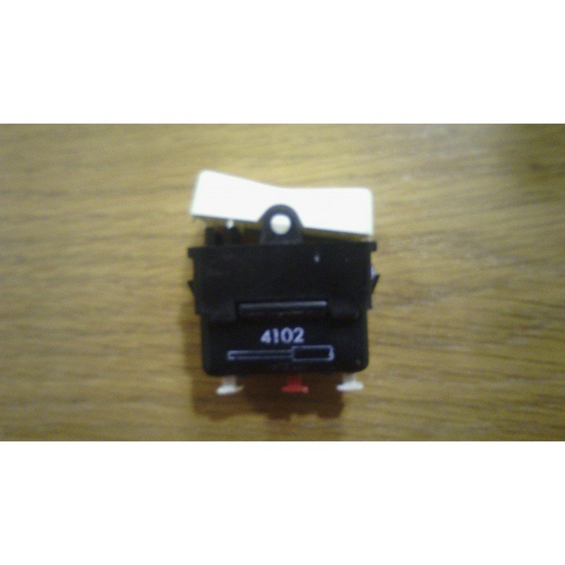 CONMUTADOR BLANCO MARFIL 10A 250V CON LAMPARITA 4102.1 REACONDICIONADO