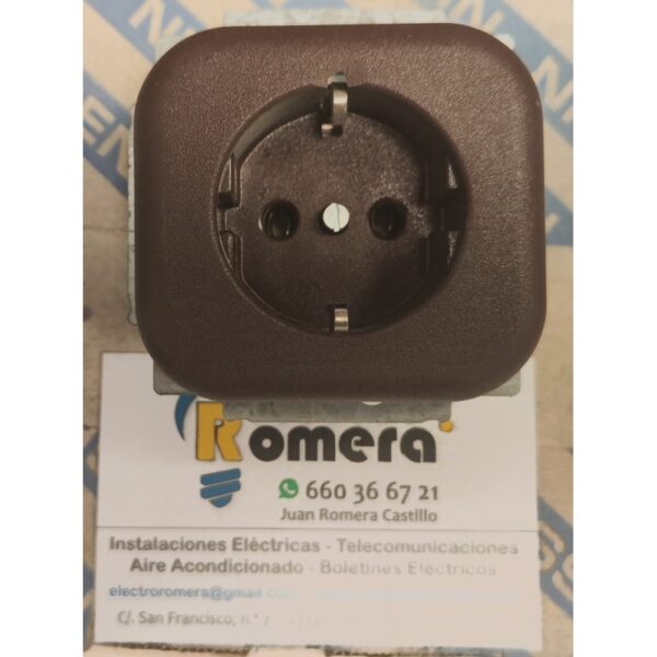 ENCHUFE SCHUKO 2P+TT CON TAPA MARRON NIESSEN LX 7388 1 ENCHUFE SCHUKO 2P+TT CON TAPA MARRON NIESSEN LX 7388