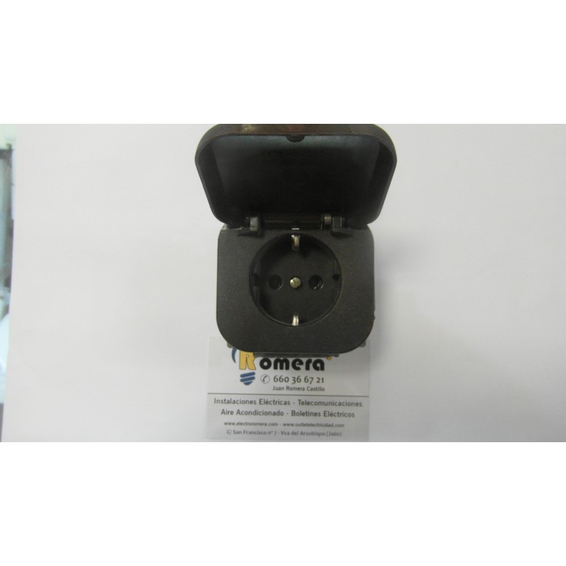 ENCHUFE SCHUKO 2P + T CON TAPA