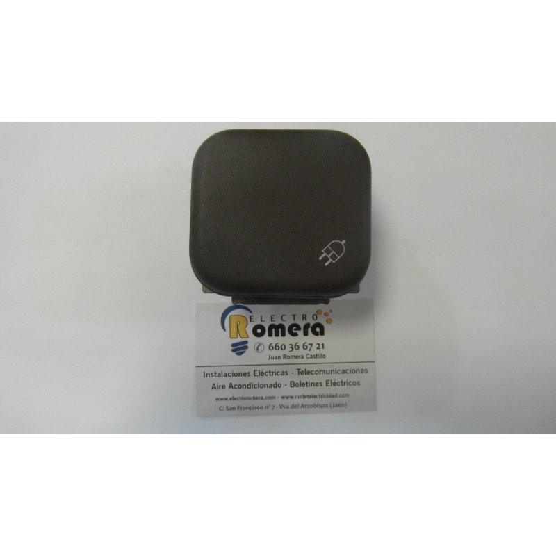 ENCHUFE SCHUKO 2P + T CON TAPA 3 ENCHUFE SCHUKO 2P + T CON TAPA