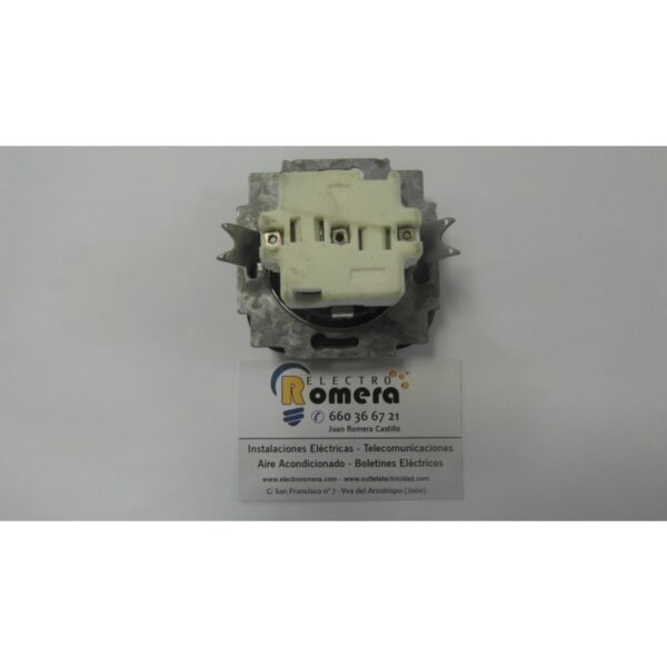 ENCHUFE SCHUKO 2P + T CON TAPA 4 ENCHUFE SCHUKO 2P + T CON TAPA