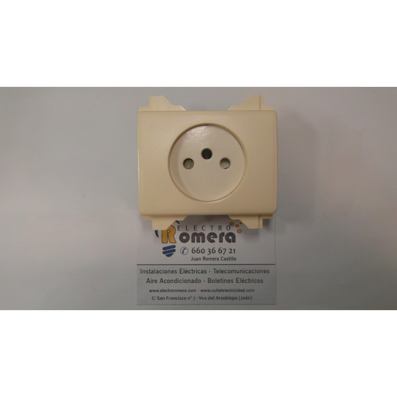 ENCHUFE 2P + T DESPLAZADA MARFIL