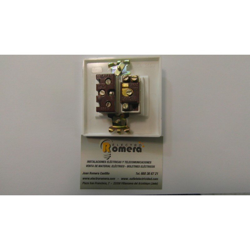 MARCO DE 2 CON INTERRUPTOR Y ENCHUFE 2P + T 3 MARCO DE 2 CON INTERRUPTOR Y ENCHUFE 2P + T