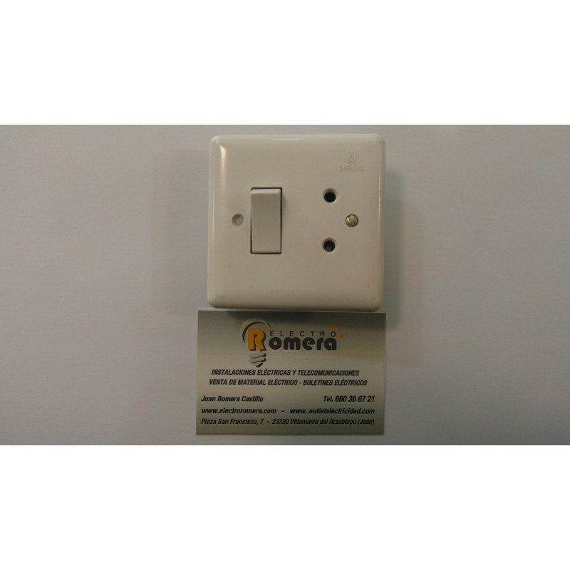 MARCO CON ENCHUFE 2P +T , PORTAFUSIBLES Y CONMUTADOR