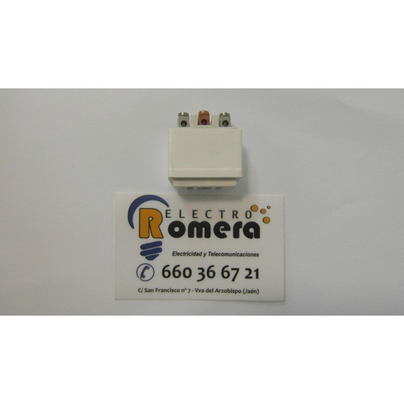 BASE ENCHUFE AMERICANO 10A 250V CON TOMA TIERRA. BLANCO BJC 474