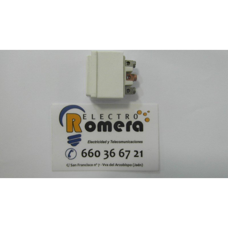 BASE ENCHUFE AMERICANO 10A 250V CON TOMA TIERRA. BLANCO RECUPERADO BJC