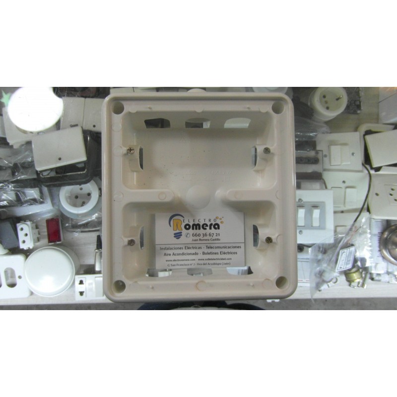 ZOCALO PARA 4 ELEMENTOS PARA PLACA 80 X 140 STYLO SERIE 4000 BLANCO MARFIL