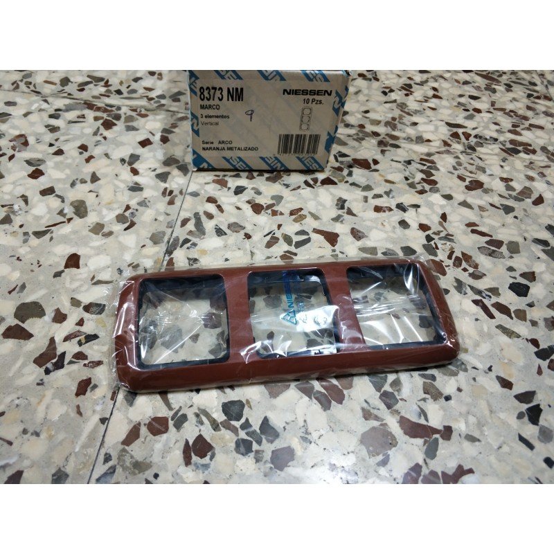 MARCO 3 ELEMENTOS VERTICAL NARANJA METALIZADA NIESSEN ARCO
