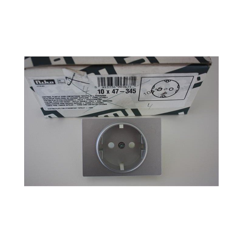 TAPA BASE ENCHUFE PLATA NIKO