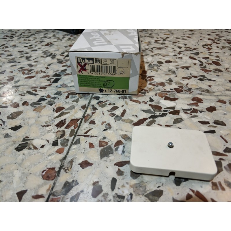 EMBELLECEDOR SALIDA DE HILOS NIKO