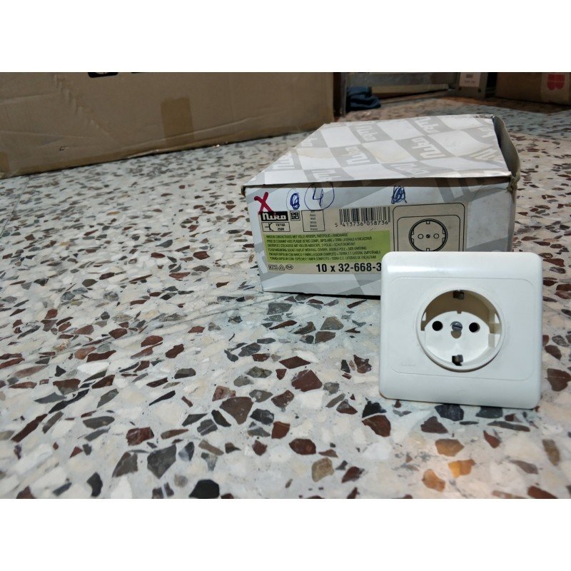 PA ENCHUFE BIPOLAR CREMA CON MARCO Y EMBELLECEDOR NIKO 32-668-30