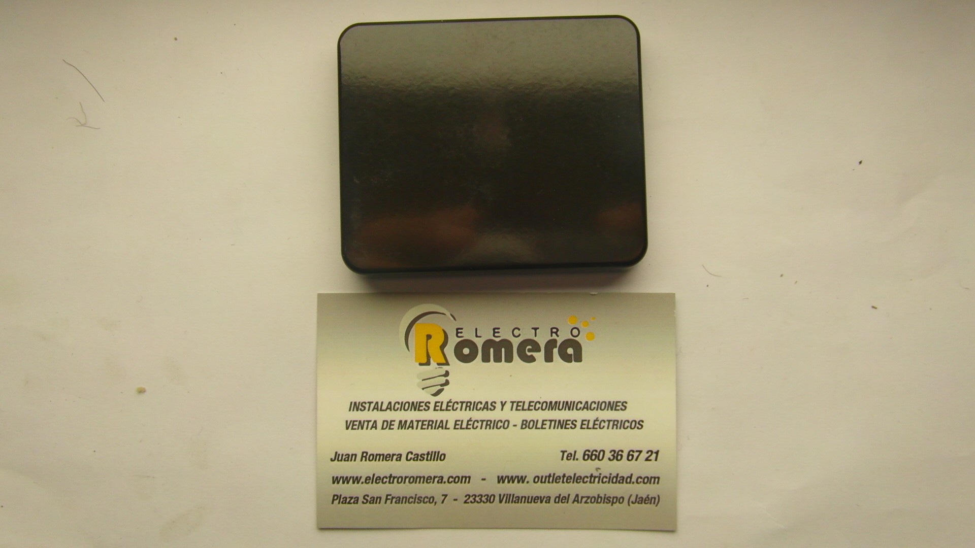 MARRON OSCURO, TECLAS, TAPAS Y MECANISMOS