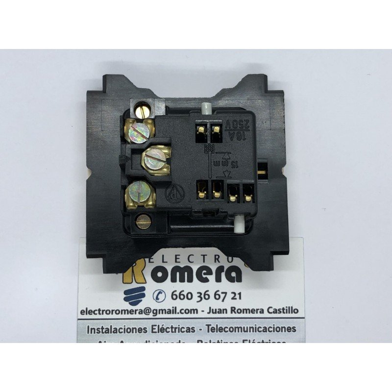 ENCHUFE 3P  +  PULSADOR CON SIMBOLO CAMPANA MARFIL