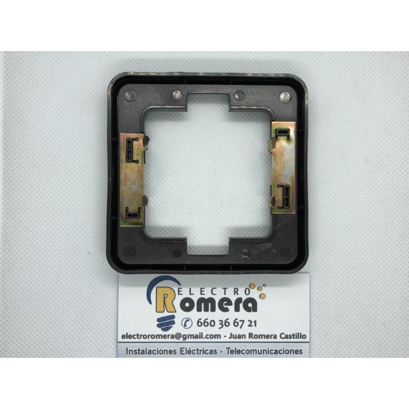 PLACA EMBELLECEDORA 1 ELEMENTO MARRON