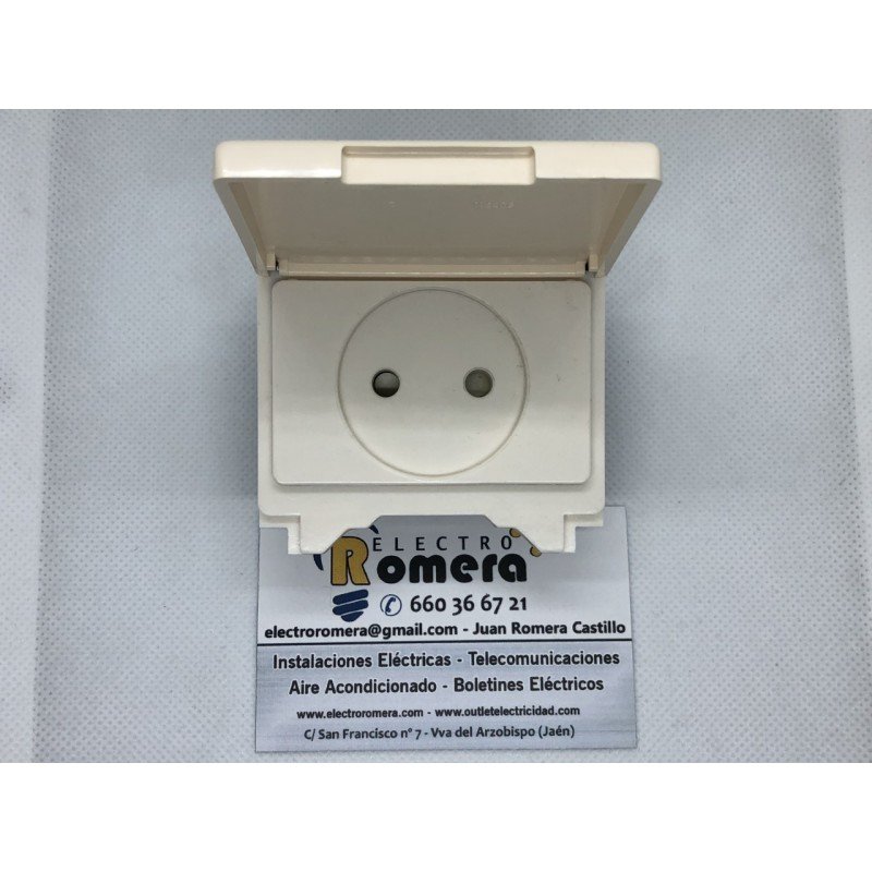 BASE ENCHUFE DESPLAZADO CON TAPA