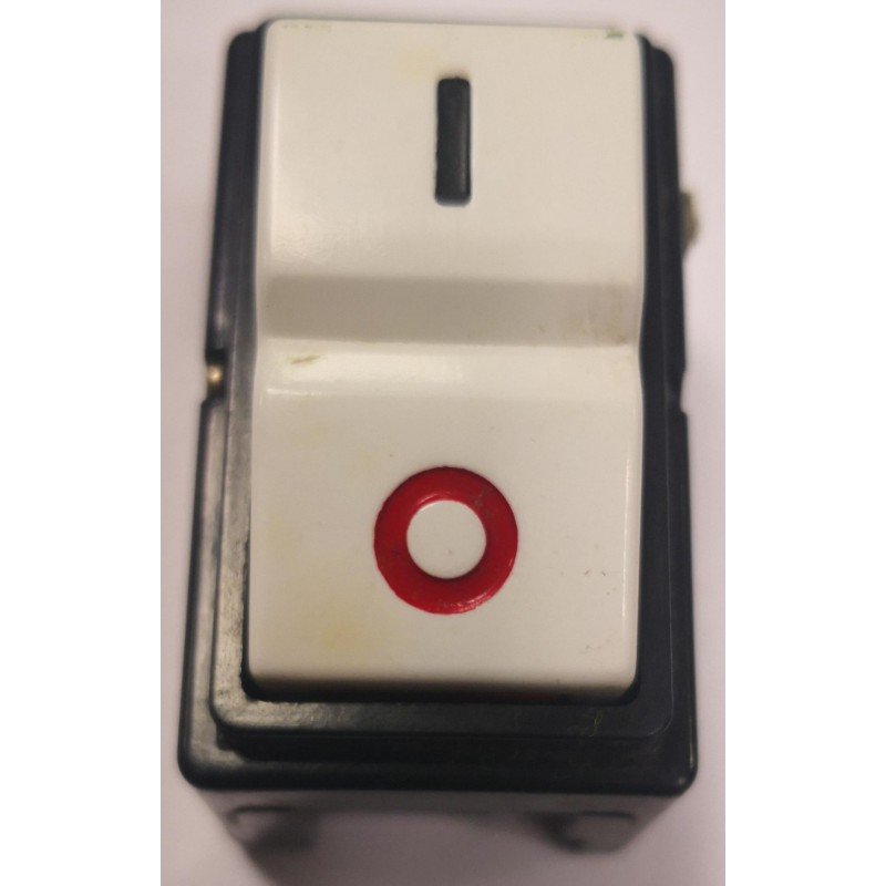 INTERRUPTOR MAGNETOTERMICO I POLO 10 A 3 INTERRUPTOR MAGNETOTERMICO I POLO 10 A