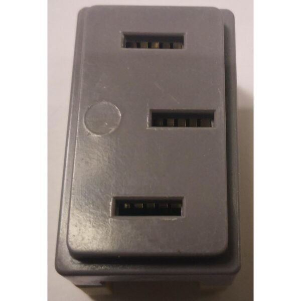 BASE ENCHUFE TRIPOLAR 16A 380V GRIS