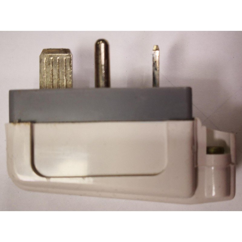 CLAVIJA DE ENCHUFE DIFERENCIALES BIPOLAR + T.T 15 A 220 V/380 V