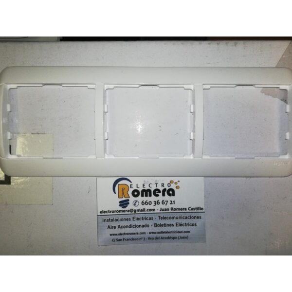 MARCO BLANCO 3 ELEMENTOS HORIZONTAL 7770 03 LEGRAND