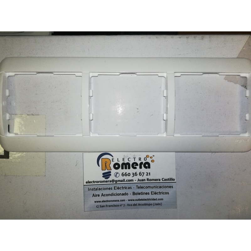 MARCO BLANCO 3 ELEMENTOS HORIZONTAL 7770 03 LEGRAND