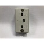 BASE ENCHUFE BIPOLAR CON TOMA TIERRA 16A 380V BLANCO