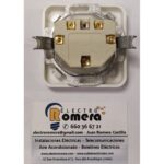 BASE ENCHUFE TT DESPLAZADA SEGURIDAD 10024