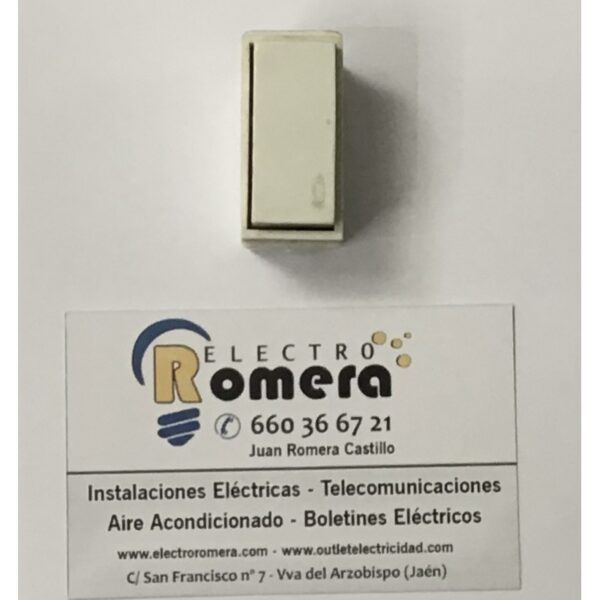 PORTAFUSIBLES ESTRECHO COLOR BLANCO BJC LINEAL 1 PORTAFUSIBLES ESTRECHO COLOR BLANCO BJC LINEAL