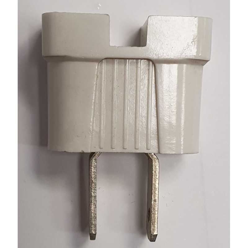 Adaptador Clavija Europeo A Americano Color blanco FPM 10A