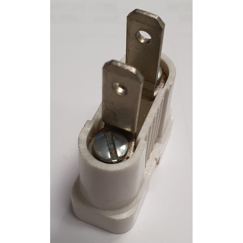 Adaptador Clavija Europeo A Americano Color blanco FPM 10A
