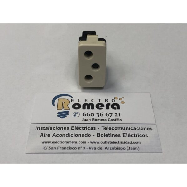 ENCHUFE BIPOLAR CON TOMA DE TIERRA DESPLAZADA RECUPERADA 10-16A 250V 4106 1 ENCHUFE BIPOLAR CON TOMA DE TIERRA DESPLAZADA RECUPERADA 10-16A 250V 4106
