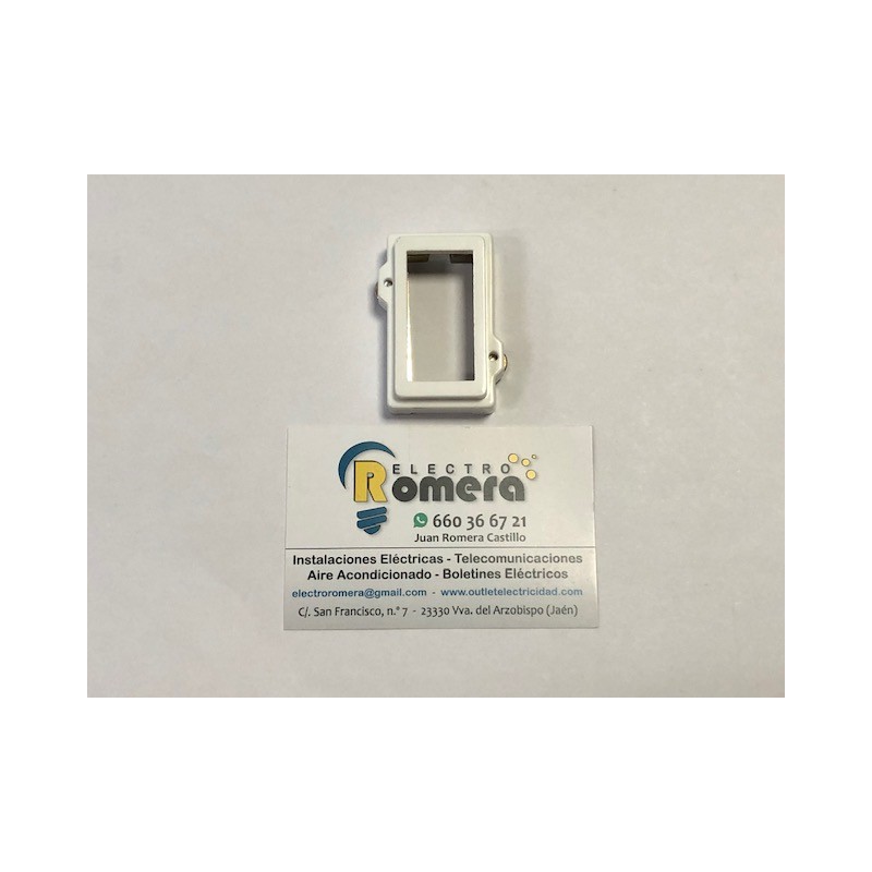 PLAQUITA ACOPLAMIENTO PARA MECANISMOS SERIE LINEAL EN COLOR BLANCO REF. 3097