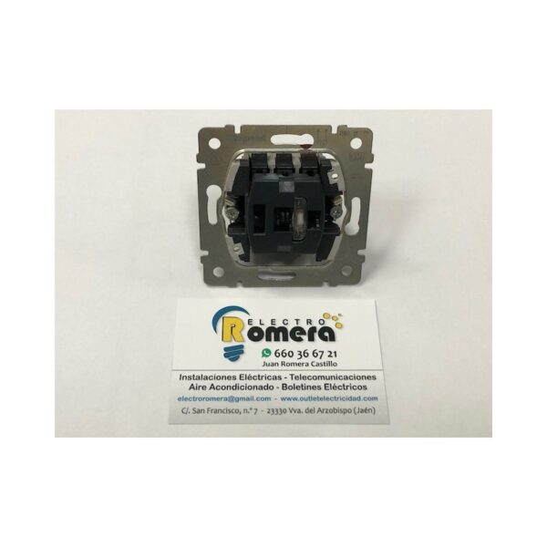 CRUZAMIENTO CON LUMINOSO LEGRAND GALEA CON LUMINOSO 1 CRUZAMIENTO CON LUMINOSO LEGRAND GALEA CON LUMINOSO