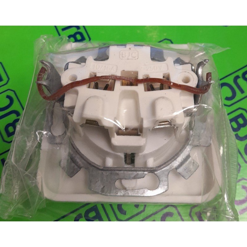 BASE ENCHUFE BLANCA  CON T.T. LATERAL 10023